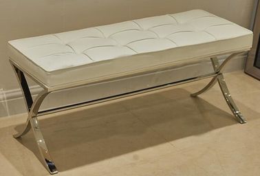 अच्छी कीमत Button Tufted Leather Bedroom Ottoman Bench Durable With Mental Legs , Black Colors ऑनलाइन