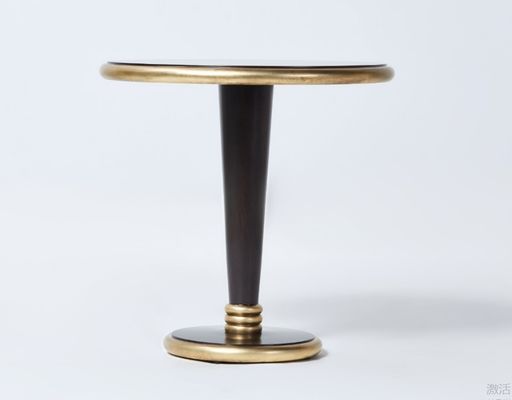 अच्छी कीमत Walnut Wood Veneer Round Dining Table With Solid Wood Edge And Gold Leaf Base ऑनलाइन