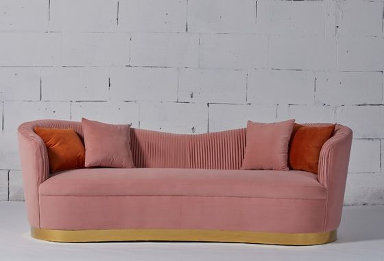 अच्छी कीमत Pink Velvet Fabric Living Room Sofa With Gold Stainless Steel Base ऑनलाइन