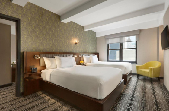 अच्छी कीमत Rubber Wood Hotel Bedroom Furniture Set High Density Foam ऑनलाइन
