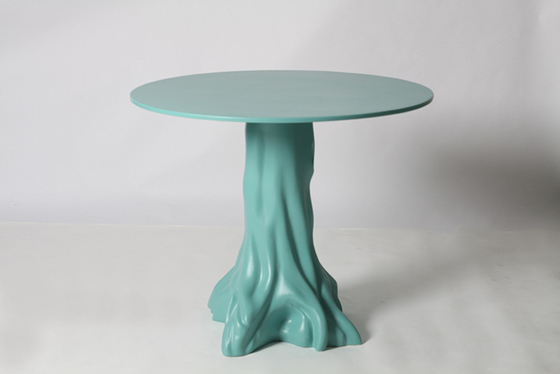 अच्छी कीमत Unique Design Green Tree Shape Base Round Top Dining Table Resin Material ऑनलाइन